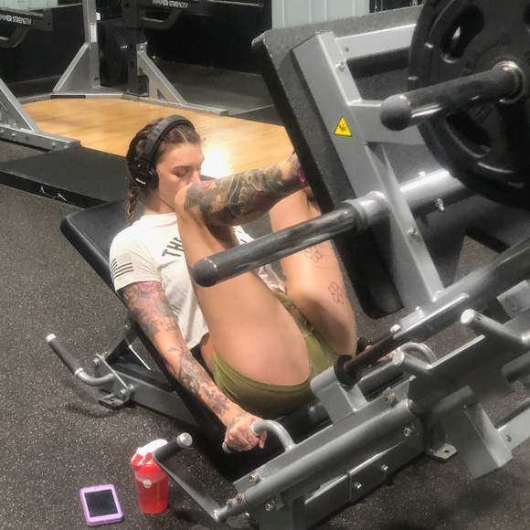 Meet your Posher, Lindsey - Picture 3 of 4